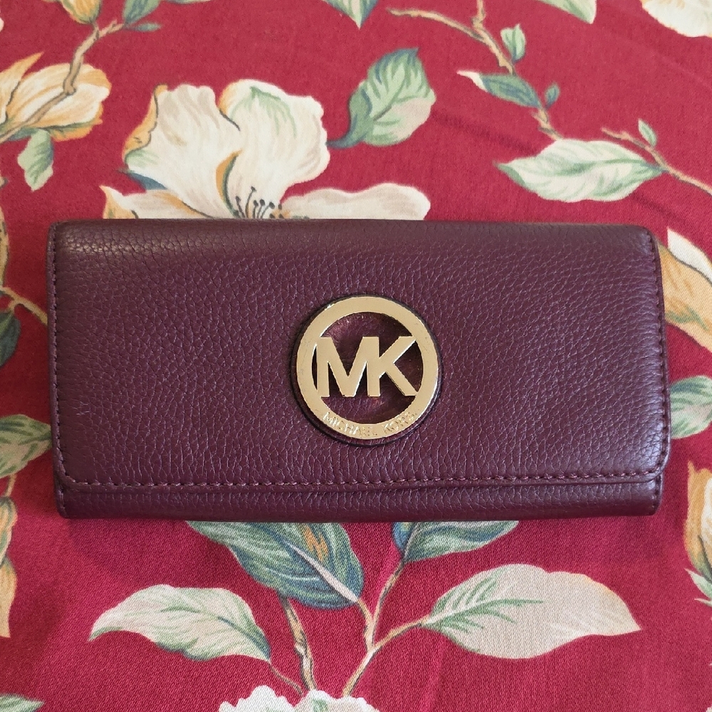 Michael Kors Fulton Carryall Wallet